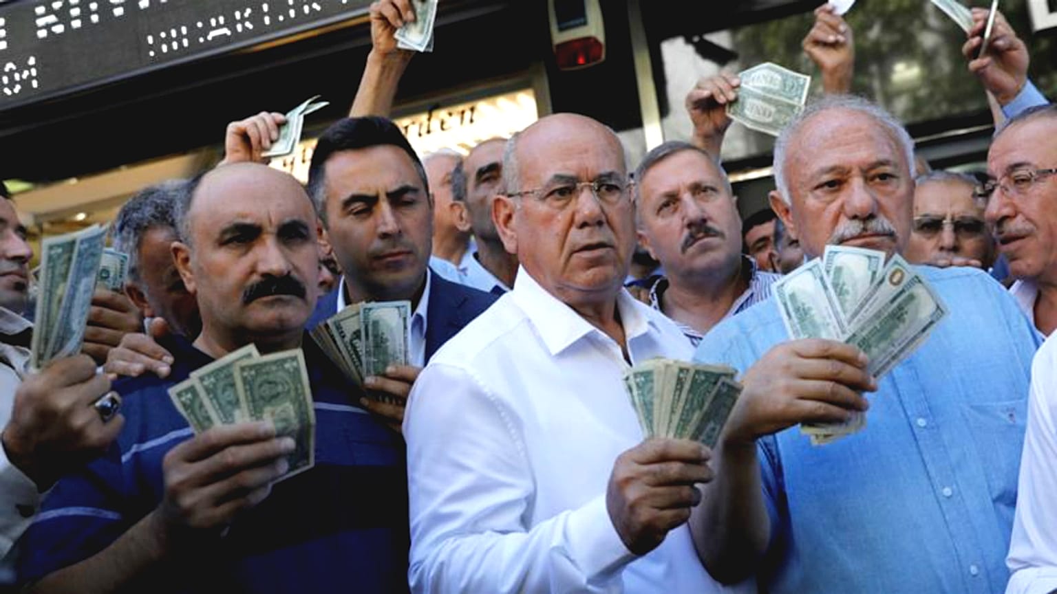 Bloomberg muhabirlerine 'ekonomiye zarar verme' suçlamasıyla hapis istemi
