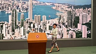 Hong Kong lideri Çin'e iade yasasını erteledi