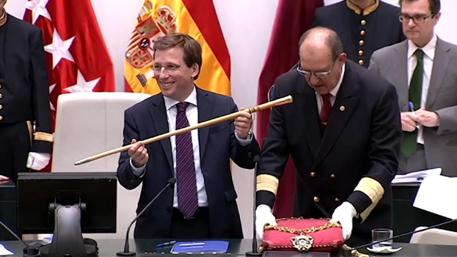Madrid svolta a destra, Colau confermata a Barcellona