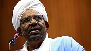 النائب العام السوداني: إحالة البشير للمحاكمة قريبا في اتهامات بالفساد