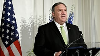 وزیر امور خارجه آمریکا: ترامپ هر کاری برای جلوگیری از جنگ با ایران می‌کند
