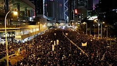 Hongkong történetének legnagyobb tüntetésén követelték a kiadatási törvény visszavonását