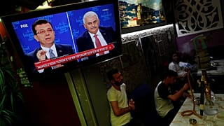 Lucha encarnizada por la alcaldía de Estambul a una semana para la repetición de las municipales