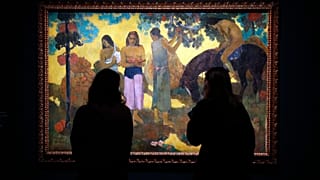 Paul Gauguin Rupe Rupe (Gyümölcsszedés) című 1899-es olajképét nézik látogatók 