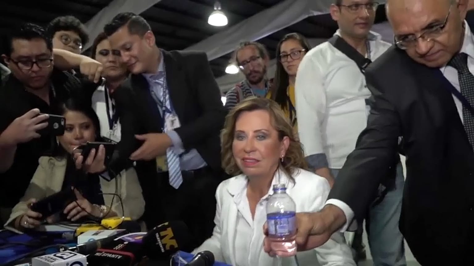Torres gana la primera vuelta presidencial en Guatemala