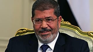 نبذة عن الرئيس المصري الراحل محمد مرسي الذي توفي خلال محاكمته 