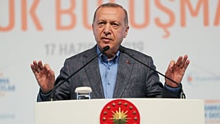 Türkiye Cumhurbaşkanı Recep Tayyip Erdoğan, Haliç Kongre Merkezi'nde düzenlenen "94 Ruhuyla Cihannüma ve Kadim Dostlar Büyük Buluşması'na katıldı