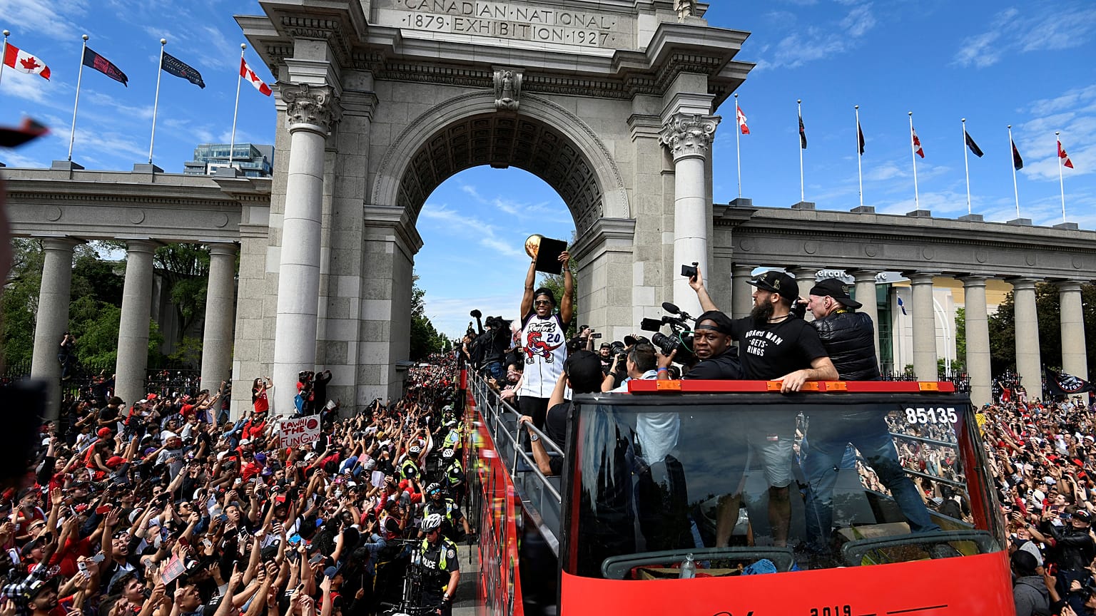 Dois milhões em Toronto para festa dos Raptors