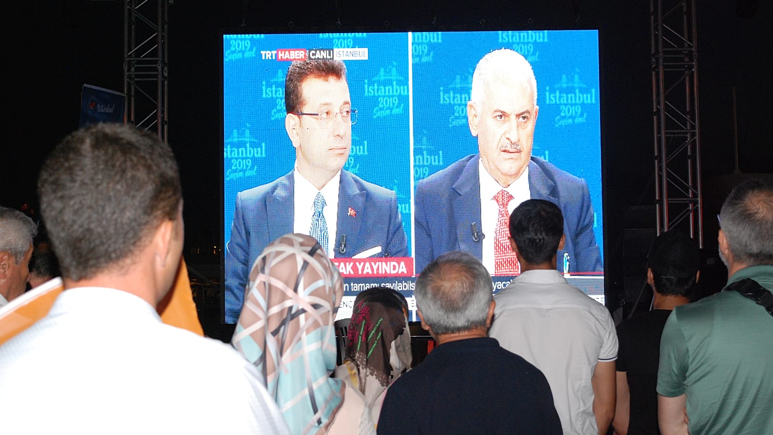 AK Parti İstanbul Büyükşehir Belediye Başkan Adayı Binali Yıldırım ile CHP İstanbul Büyükşehir Belediye Başkan Adayı Ekrem İmamoğlu, İsmail Küçükkaya'nın yaptığı ortak yayında