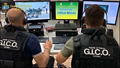 Militari del Gico di Catania. L'operazione è stata chiamata "isola Bella"
