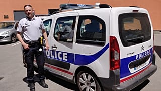 Lekéste a buszt, ütközött, a végén rendőrök vitték az érettségire