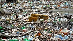 3 nap alatt 3 tonna szemetet szedtek ki önkéntesek a Tisza-tóból