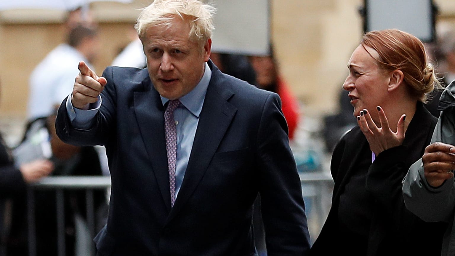 Boris Johnson İngiltere'de başbakanlık yolunda üçüncü turu da farklı kazandı