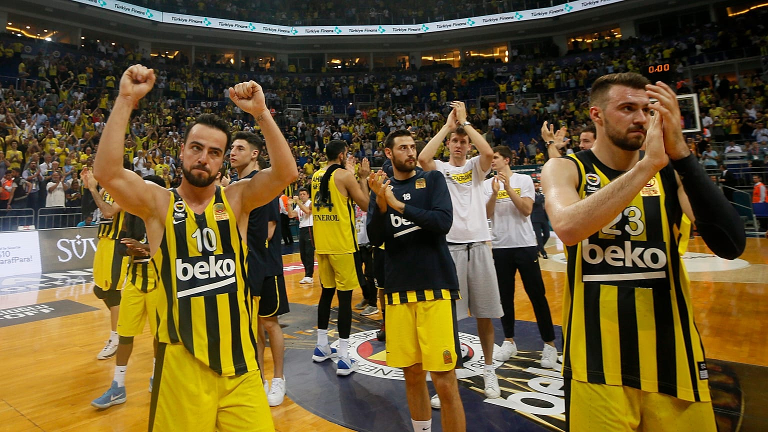 Fenerbahçe Beko, Anadolu Efes karşısında seriyi 3-3'e taşıdı