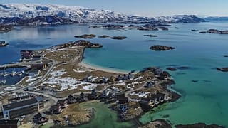 L'île de Sommarøy au premier plan