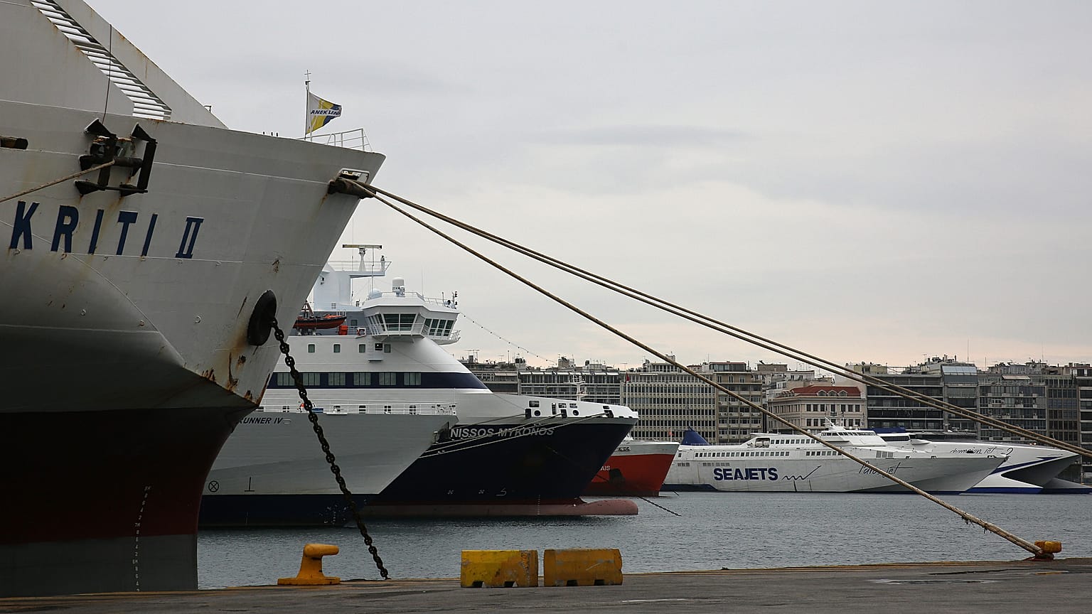 Δεμένα την Τετάρτη τα πλοία στα λιμάνια λόγω απεργίας