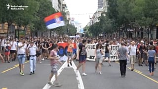 Serbia, test di ingresso al liceo "spifferato" online: gli studenti chiedono dimissioni del ministro