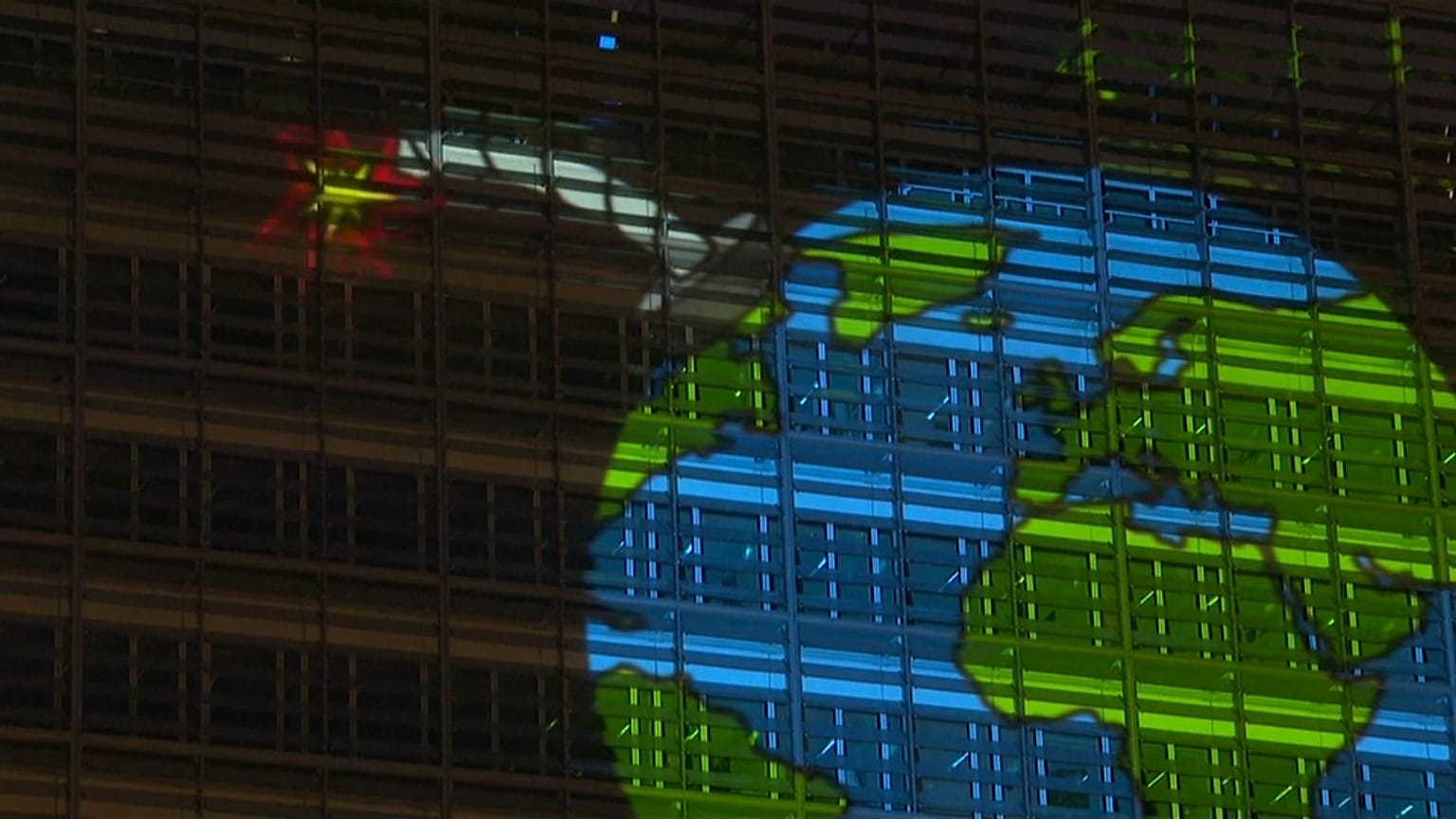 Greenpeace projette une bombe à retardement sur la maison européenne  