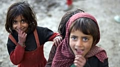 Queste sono le foto dei bambini costretti a fuggire dall'Afghanistan