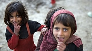 Queste sono le foto dei bambini costretti a fuggire dall'Afghanistan
