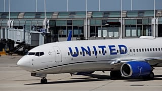 U.S. regulator bars airlines from flying over some Iran-controlled airspace