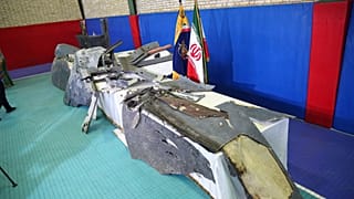 صورة نشرتها أمس وكالة تسنيم لمَا تقول طهران إنها أجزاء من الطائرة الأميركية التي تم إسقاطها 