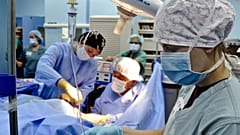 بعد 10 سنوات من الألم ... ماذا وجدوا في أمعائها؟