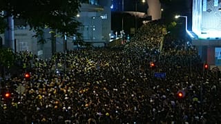 Hong Kong : la réponse de la police après les blocages des manifestants