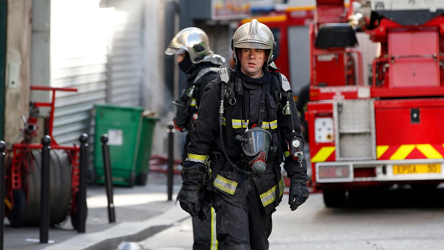 Three dead and one gravely injured in Paris' building fire 