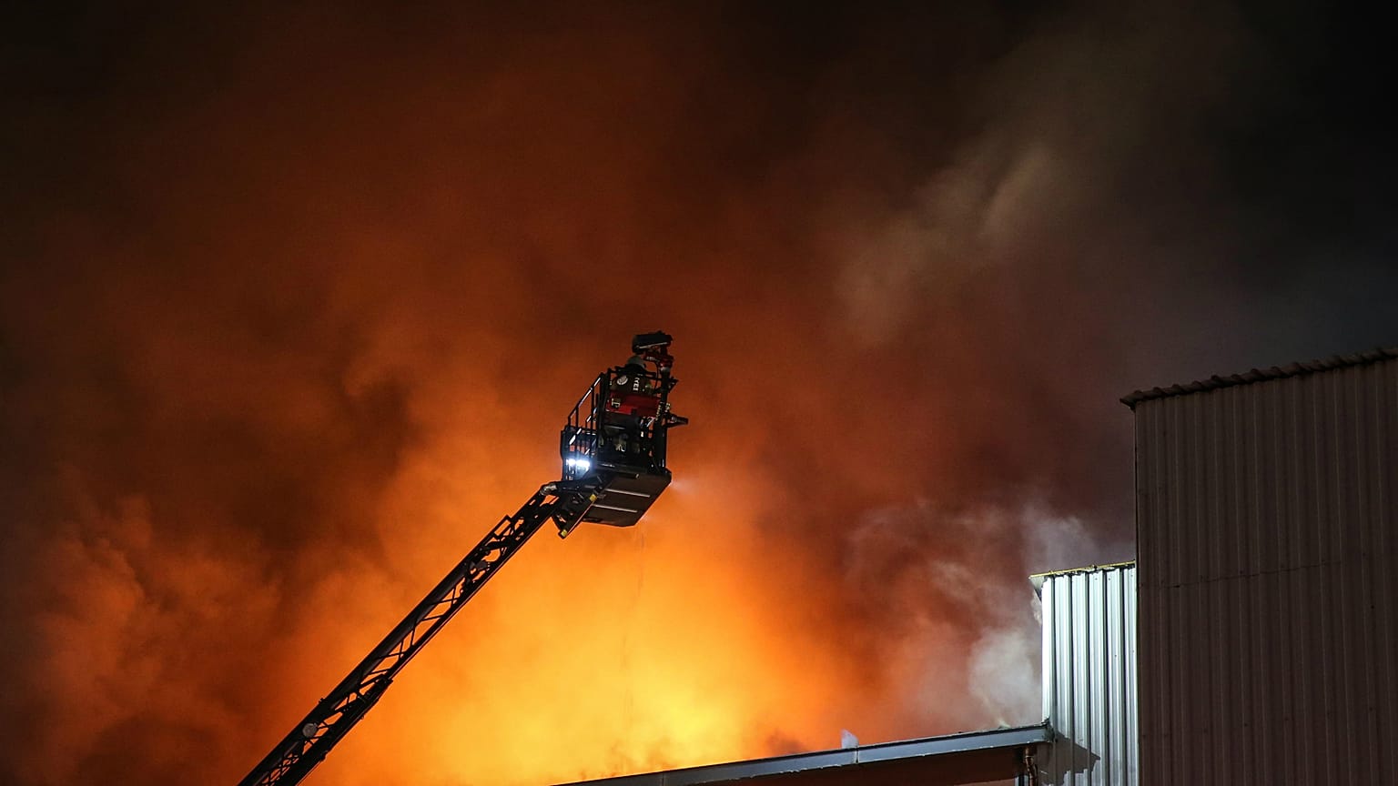 Fransa'nın başkenti Paris'te yangın: 3 ölü, 31 yaralı