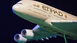 ما هي شركات الطيران العالمية التي اتخذت تدابير بشأن استخدام المجال الجوي الإيراني؟