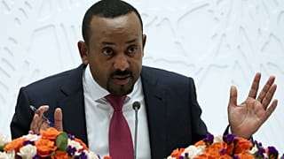 رئيس الوزراء الإثيوبي أبي أحمد يتحدث في مؤتمر صحفي في أديس أبابا يوم 28 مارس آذار 2019