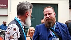 Torna di moda la barba a Parigi 