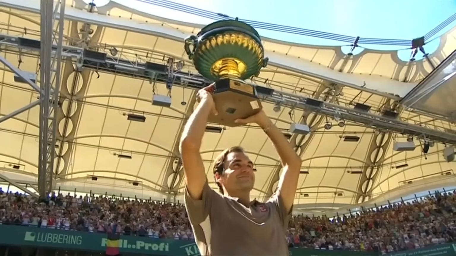 Federer siegt zum 10. Mai in Halle
