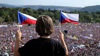 Óriási tüntetés Babis ellen