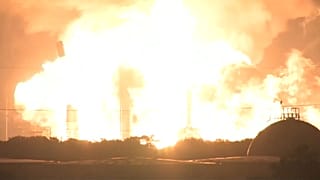 US-Raffinerie explodiert - Feuerball glüht bis ins All