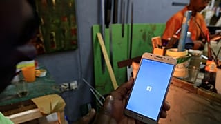 محكمة سودانية تلزم شركة بإعادة خدمات الانترنت التي أمر الجيش بقطعها