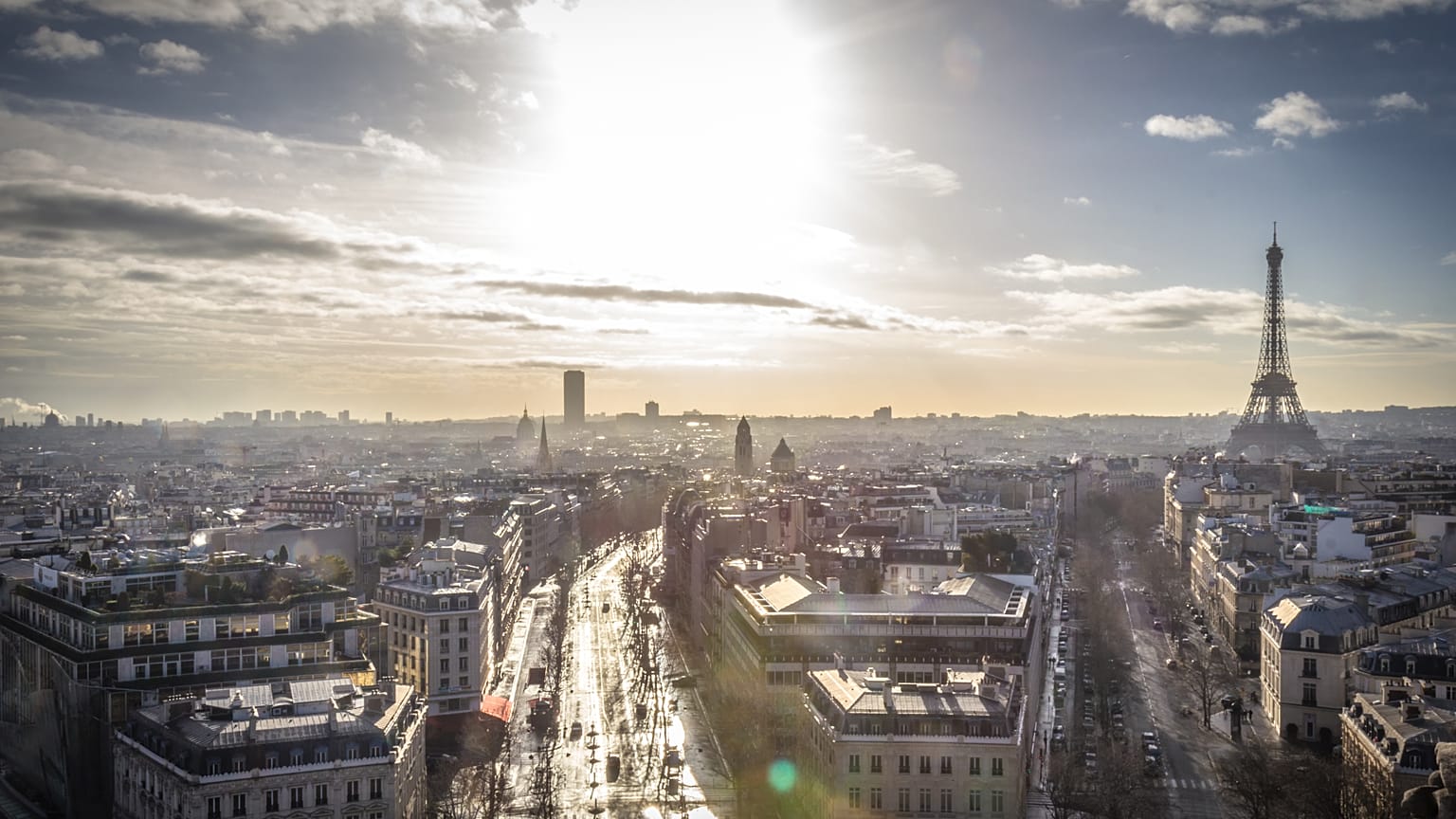 Paris to open pools and parks longer during heatwave