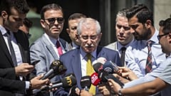 Yüksek Seçim Kurulu (YSK) Başkanı Sadi Güven, YSK önünde açıklamalarda bulundu.
 ( Özge Elif Kızıl - Anadolu Ajansı )