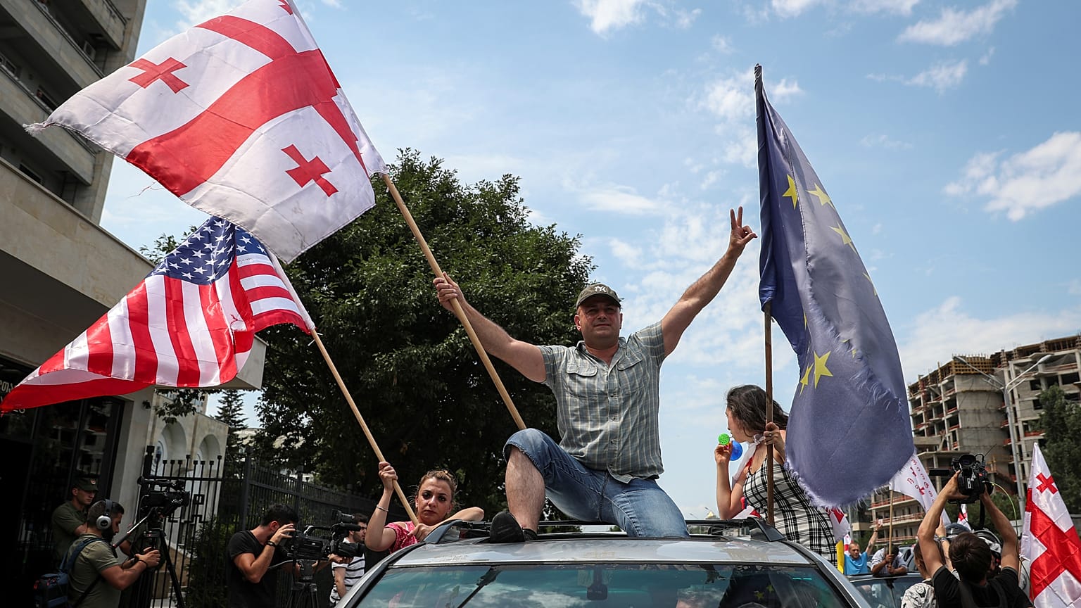 Con la promessa delle elezioni la Georgia tenta di sedare la piazza