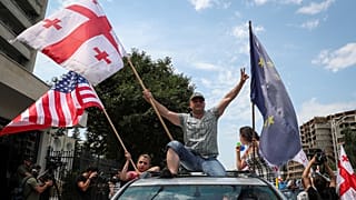 Власти Грузии обещают уступки, оппозиция — новые акции протеста