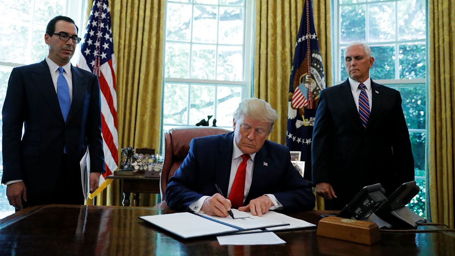 آمریکا علی خامنه‌ای و هشت فرمانده سپاه را تحریم کرد