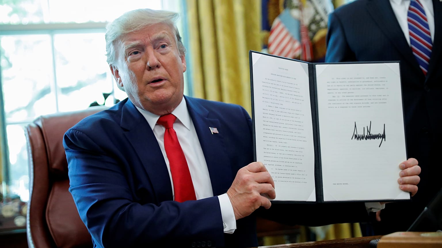 Трамп "наказал" Иран новыми санкциями за сбитый беспилотник