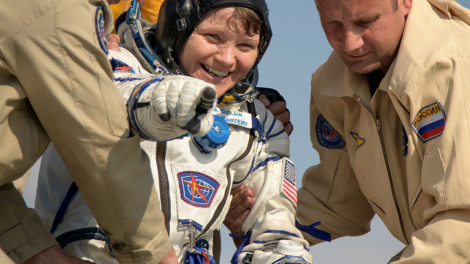 McClain et Saint-Jacques reviennent conquis de leur première dans l'espace