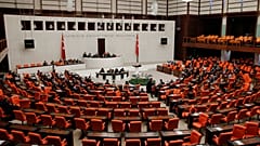 Yeni askerlik sistemine ilişkin düzenlemelerin yer aldığı Askeralma Kanunu