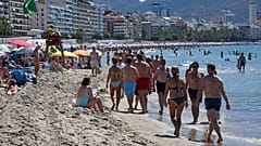 Benidorm, 2017. július 2. A Poniente Beach látványa hétvégén.
