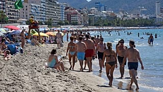 Benidorm, 2017. július 2. A Poniente Beach látványa hétvégén.