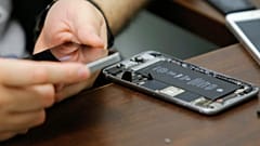 Hackerler dünya genelinde  20 üst düzey asker ve siyasinin cep telefonuna sızdı