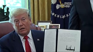Donald Trump raille "l'ignorance" de l'Iran