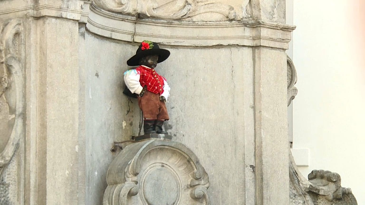 Bruxelles capitale della canicola: ha caldo anche il Manneken-Pis